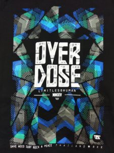 Ao thun Thai Lan den in 3D chu OverDose tren hinh tam giac co mui ten bao quanh nguoc T0209