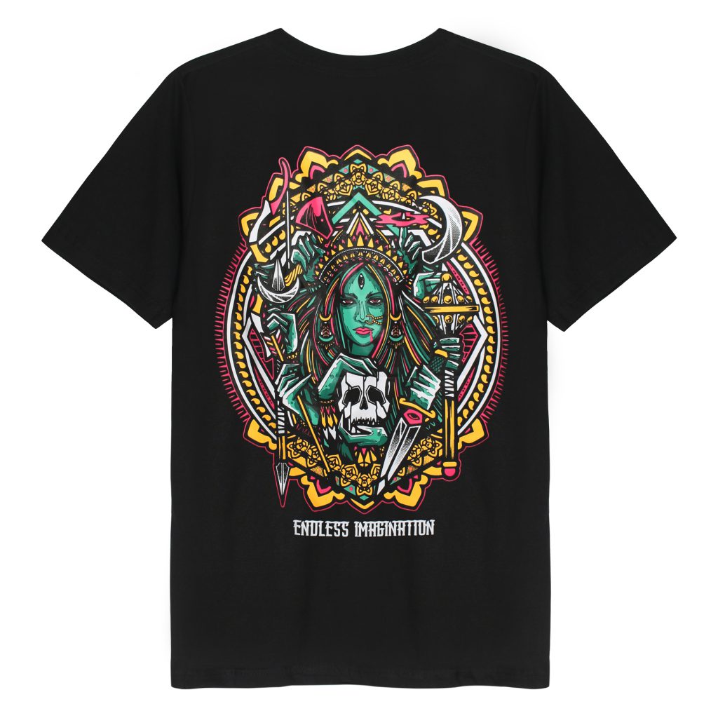 Mặt sau Áo thun Overdose Thái in 3D nữ phù thủy 3 mắt cầm sọ người yểm bùa T0287